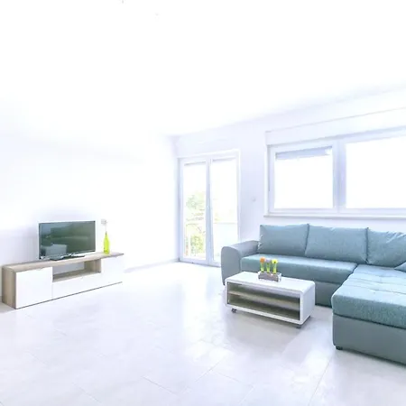 With One Bedroom In With Wonderful Sea View Furnished Terrace And Wifi Apartmán Medulin